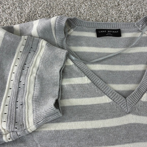 Lane Bryant Sweaters - Lane Bryant Women's V-Neck Striped Short‎ Sleeve Sweater Top Gray White 22/24